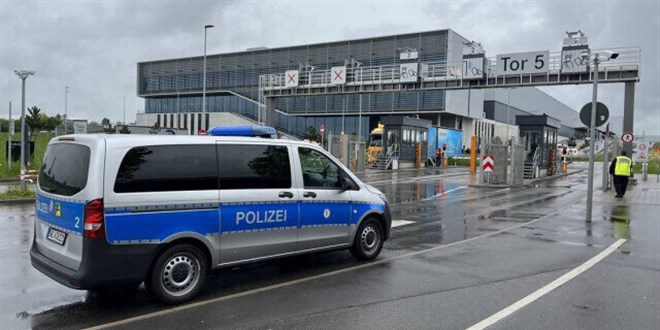 Almanya'da Mercedes fabrikasnda dzenlenen silahl saldrda 2 Trk ii ld