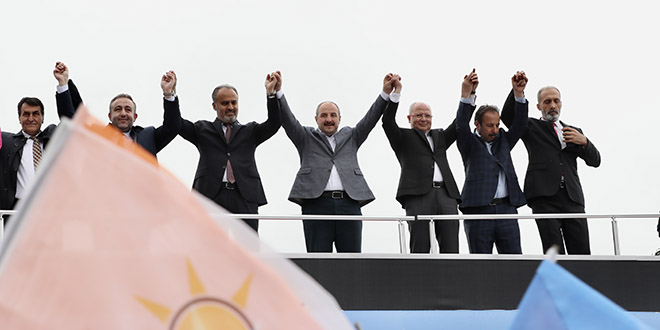 Bakan Varank: Türkiye'nin en pahalı suyunu CHP'li belediyeler satıyor