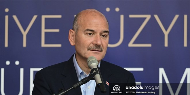 Bakan Soylu, stanbul'daki zel halk otobsleri ile bir araya geldi