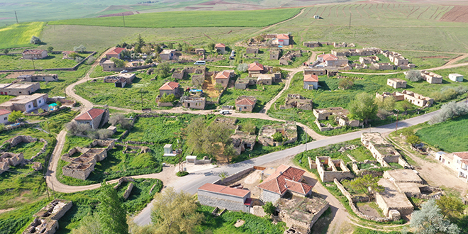 10 nüfuslu köyde seçmen sandık başında