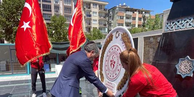 Depremin etkilediği Malatya'da Gençlik Haftası dolayısıyla tören düzenlendi