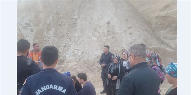 Uşak'ta kum yığınının altında kalan işçi öldü