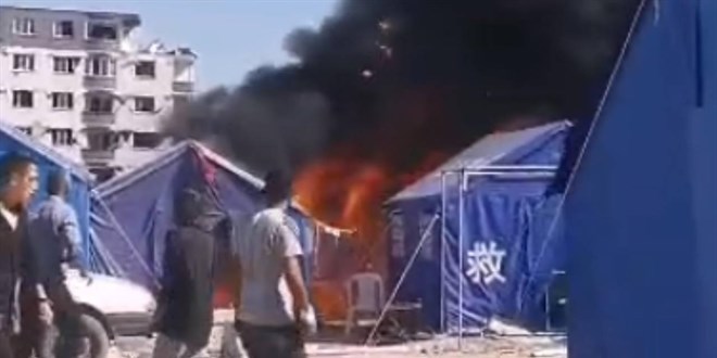 Hatay'da çadır kentte yangın