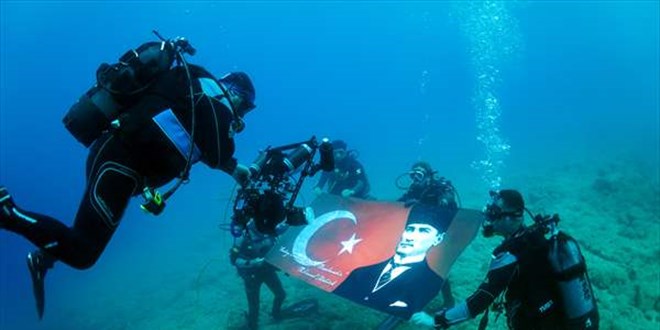 Hatay'da 19 Mayıs coşkusu su altına taşındı