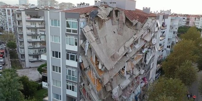 İzmir'de depremzedelerin yerleştikleri evlerin tahliye edilmesi kararına tepki