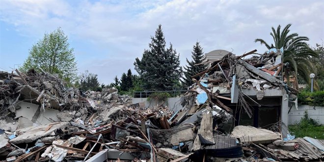 Münevver Karabulut'un vahşice katledildiği villa yıkıldı