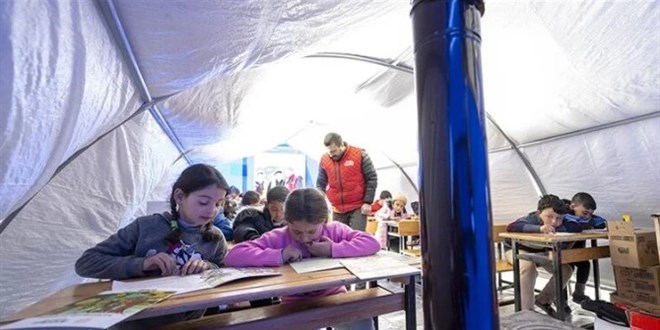 82 bin depremzede öğrenci illerine döndü