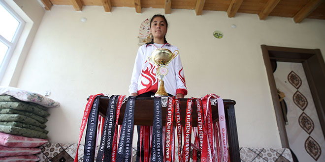 Köyde öğretmeninin keşfettiği genç atlet, 3 yılda 4 kez Türkiye şampiyonu oldu