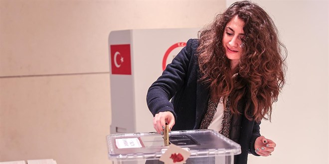 Yurt dışında oy kullananların sayısı 240 bini geçti