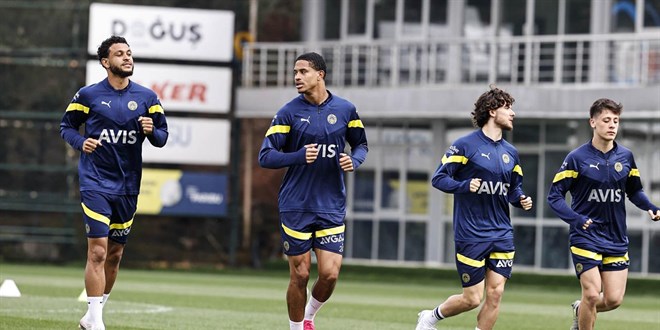 Fenerbahçe'de en az 8 isimle yollar ayrılıyor