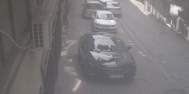 3 yaşındaki çocuk 4'üncü kattan otomobilin üzerine düştü