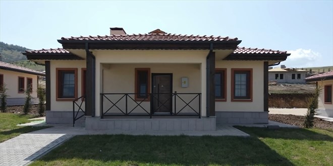 Bakan Kurum, Gaziantep'te depremzedeler için yapılan köy evlerinin görüntülerini paylaştı
