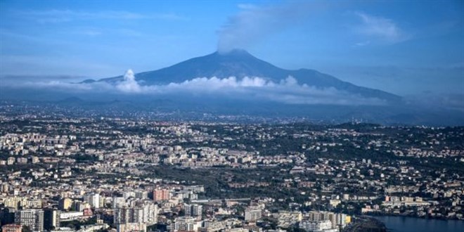 Etna Yanardağı harekete geçti...Kül bulutları ülkemize geliyor
