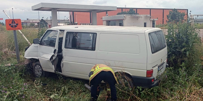 Şarampole düşen minibüsteki 1 kişi öldü, 2 kişi yaralandı
