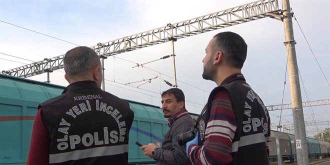 Fotoğraf çektirmek için vagona çıkan çocuğu elektrik çarptı