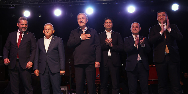 Bakan Akar: Ne Irak'ın ne Suriye'nin kuzeyinde operasyonlar duracak