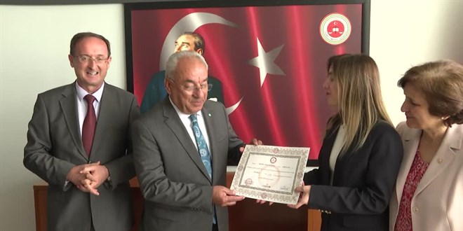 DSP Genel Başkanı AK Parti milletvekili Aksakal mazbatasını aldı