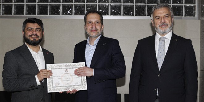 Yeniden Refah Partisi Genel Başkanı Fatih Erbakan mazbatasını aldı