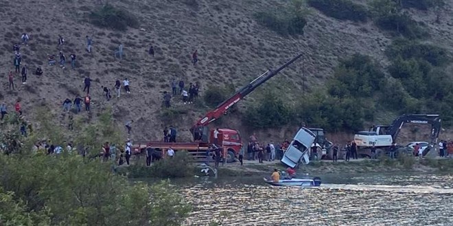 Sinop'ta gölete düşen otomobildeki genç hayatını kaybetti