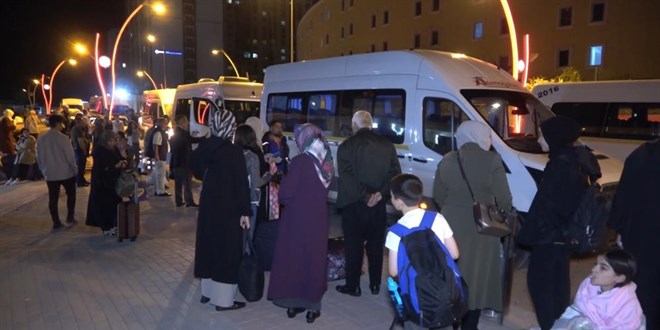 Depremzedeler sandık için geri dönüyor: Seçime saatler kala yola çıktılar