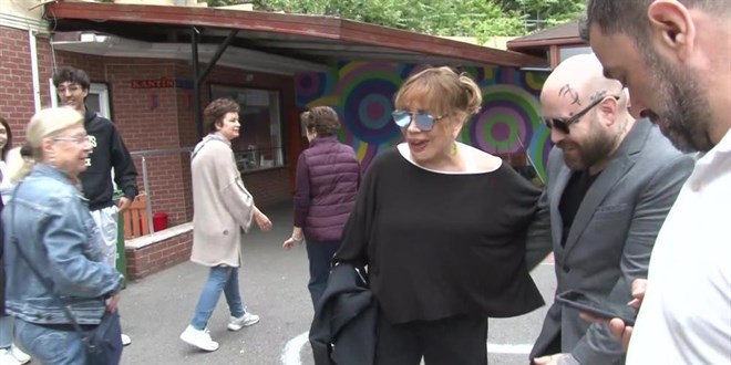 Sezen Aksu, Beykoz'da oyunu kullandı