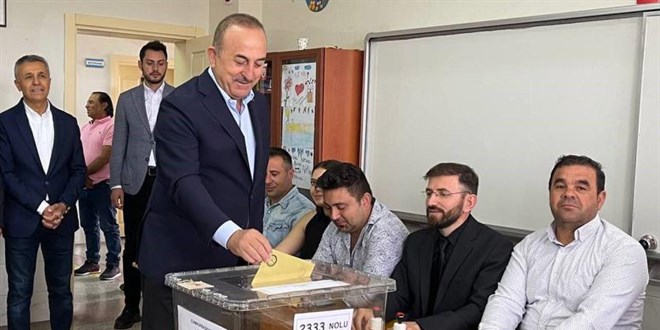 Dışişleri Bakanı Çavuşoğlu Antalya'da oyunu kullandı