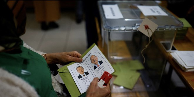 Okulda sahte müşahit kartıyla yakalanan kişi serbest bırakıldı