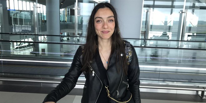 Cannes'da ödül alan Merve Dizdar yurda döndü