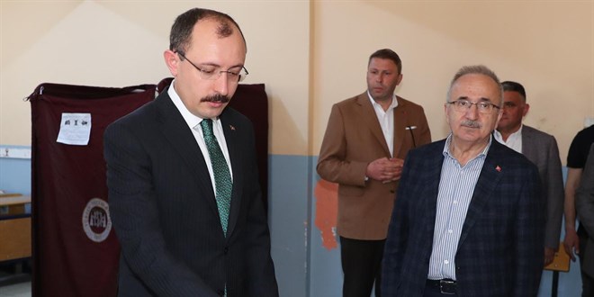 Bakan Muş'un oy kullandığı sandıktan Erdoğan çıktı