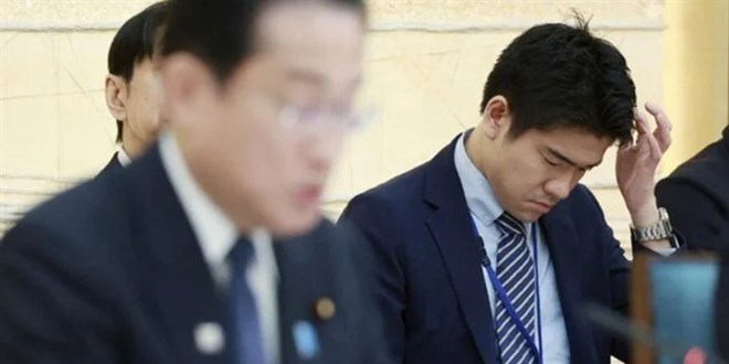 Japonya Başbakanı, başbakanlık konutunda parti veren oğlunu görevden aldı