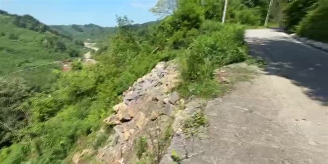 Şarampole devrilen tarım aracındaki baba öldü, oğlu yaralandı