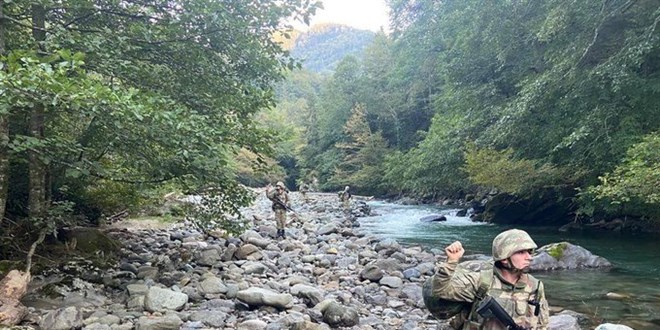 'Yunanistan'dan ülkemize zorla gönderilmeye çalışılan 5 kişiden 2'si FETÖ mensubu'