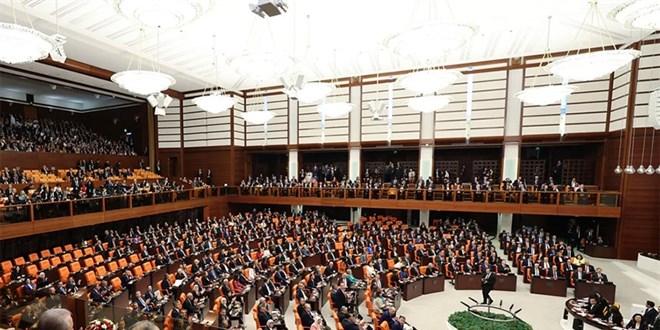 Hüda Parlı vekiller İstiklal Marşını okudu, HDP'li vekiller okumadı