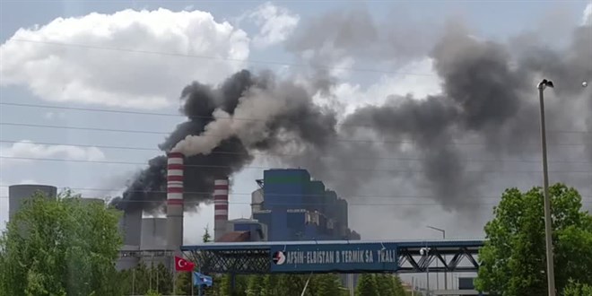 Afşin-Elbistan B Termik Santrali'nde çıkan yangına ekiplerce müdahale ediliyor