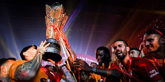 Galatasaray'ın 23. şampiyonluğu için hatıra para basıldı