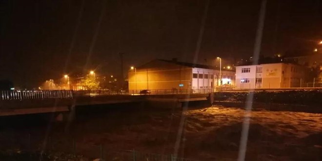 Kastamonu'da sel tehlikesi: İnebolu tahliye ediliyor
