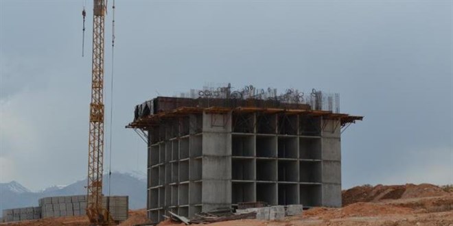 Afşin'de deprem konutları yükseliyor