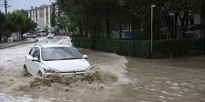 Konya'nın 3 ilçesinde sel meydana geldi