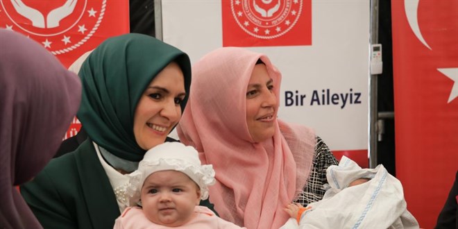 Bakan Göktaş deprem bölgesinde: Bu bölgede yapacak çok işimiz var