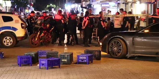 İzmir'de kavgaya müdahale eden polis memuru silahla yaralandı