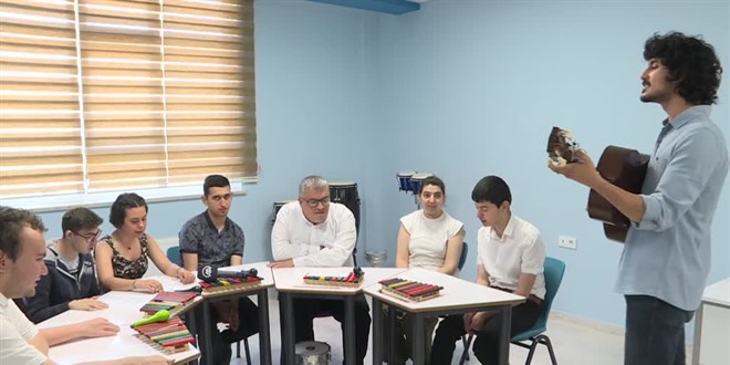 Özel gereksinimli bireyler için kurulan ilk halk eğitim merkezi, kursiyerlerini bekliyor