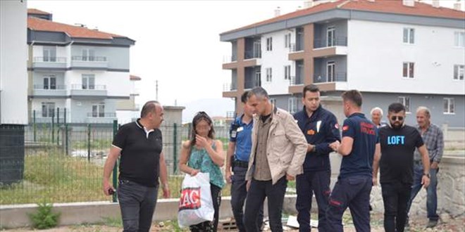 Aksaray'da evde alıkonulduğu ileri sürülen genç kız, itfaiye ekiplerince kurtarıldı