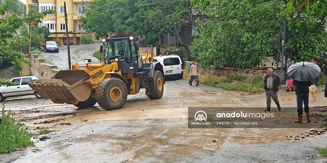 Kayseri'de sağanak sonucu dere taştı, tarım arazilerini su bastı