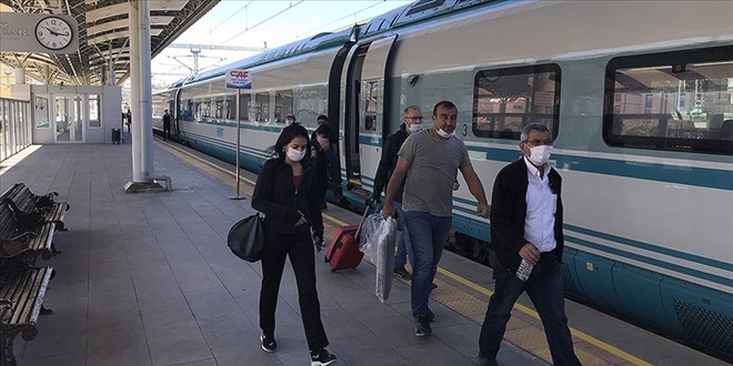 Bayram ve yaz tatili öncesinde trenlerde kapasite artırıldı