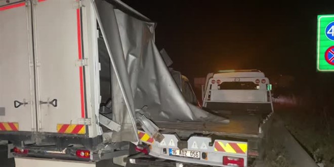 Bursa'da 3 aracın karıştığı zincirleme kazada bir kişi öldü