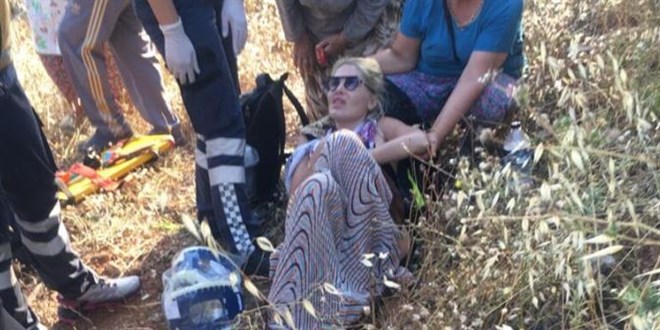 Cayrokopter tarlaya zorunlu iniş yaptı; pilot ile Mustafa Sandal'ın eşi yaralandı
