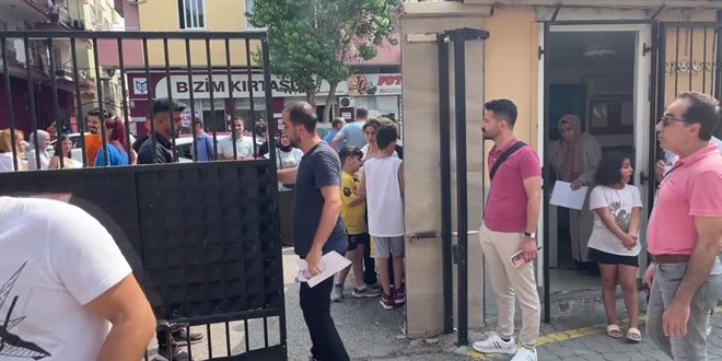 Depremden etkilenen Adana, Hatay ve Osmaniye'de YKS'nin ilk oturumu başladı