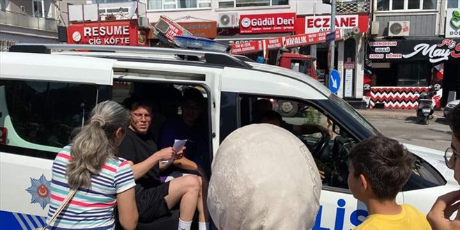Hatay'da polis ekipleri 13 öğrenciyi sınava yetiştirdi
