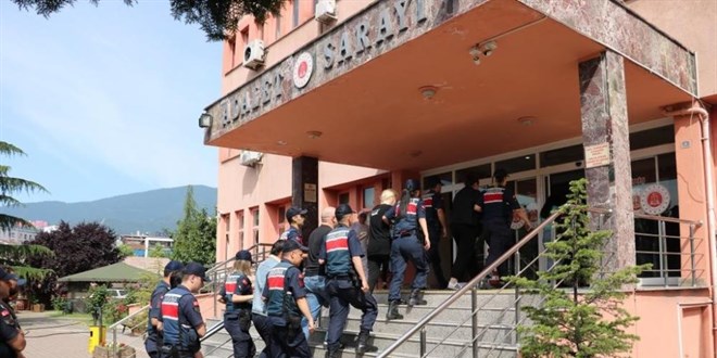 FETÖ mensuplarını yurt dışına kaçıran şüphelilere operasyon: 3 tutuklama
