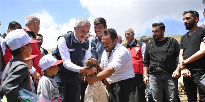 Adıyaman'da depremzede hayvancılara destek
